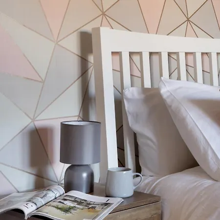 Vakantiehuis Cosy 3br Weekly Stay, Central, Parking, Ideal For Work