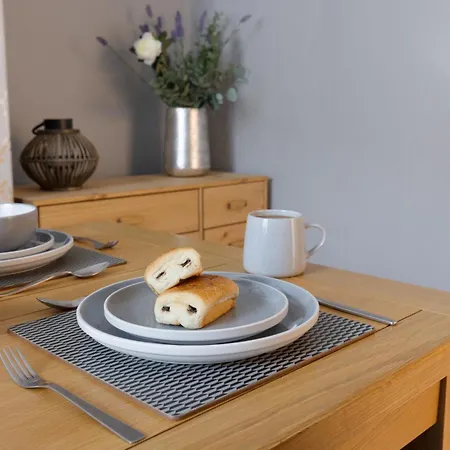 Cosy 3br Weekly Stay, Central, Parking, Ideal For Work