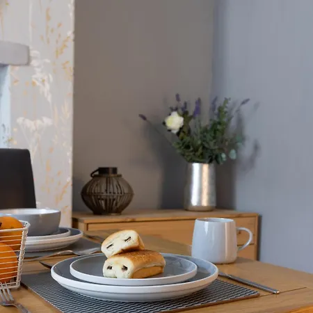 Cosy 3br Weekly Stay, Central, Parking, Ideal For Work Vakantiehuis