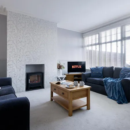Cosy 3br Weekly Stay, Central, Parking, Ideal For Work Vakantiehuis *