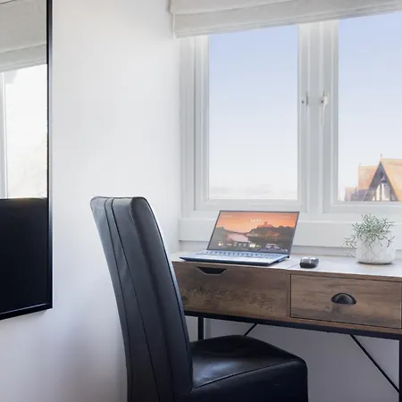 Vakantiehuis Cosy 3br Weekly Stay, Central, Parking, Ideal For Work *
